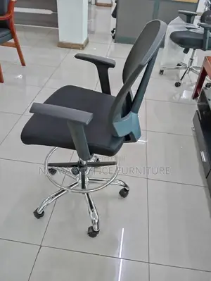 Ergonomic Comfort for Elevated Workspaces Seat