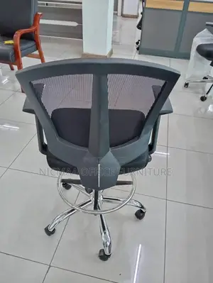 Ergonomic Comfort for Elevated Workspaces Seat