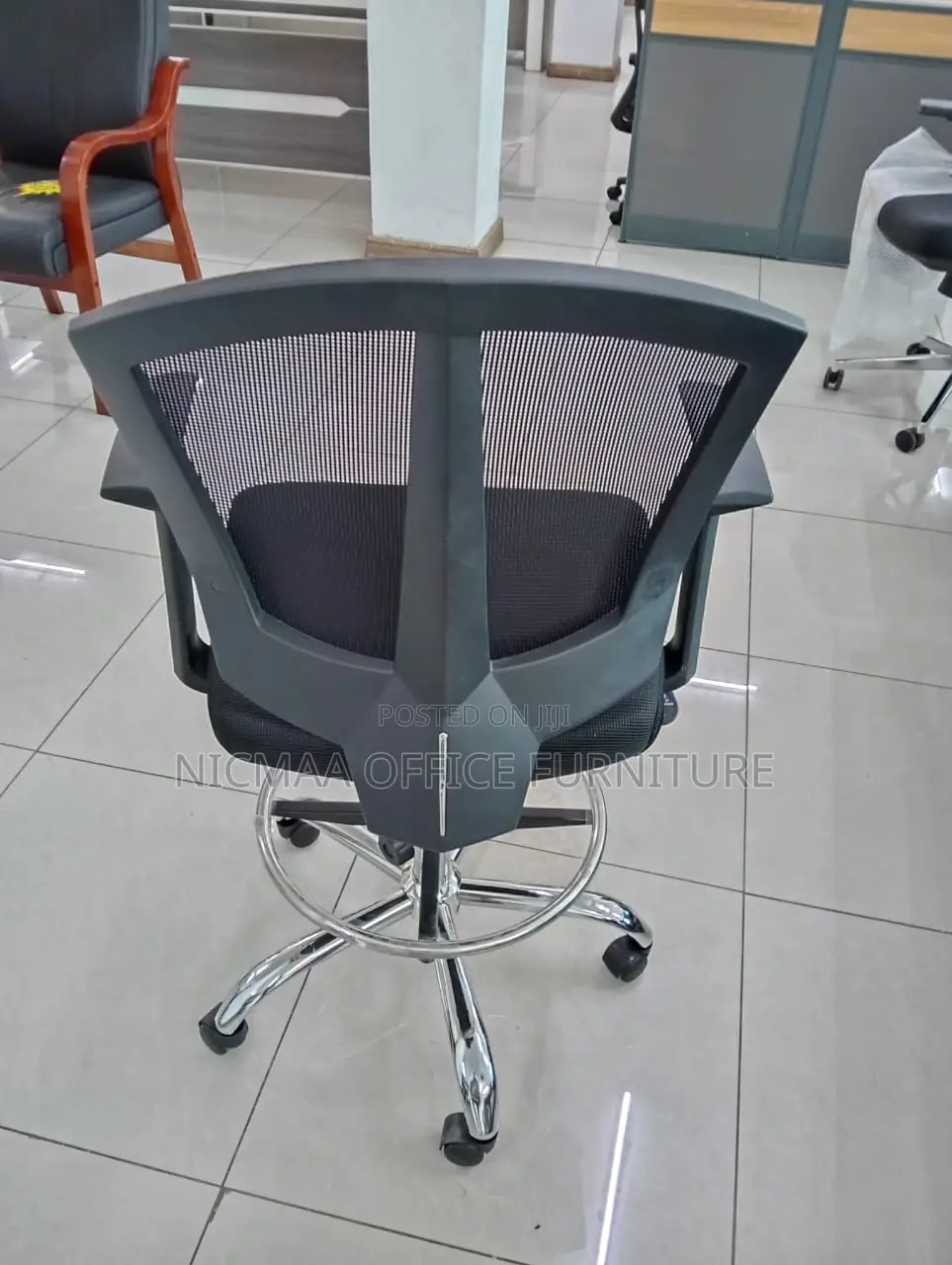 Ergonomic Comfort for Elevated Workspaces Seat