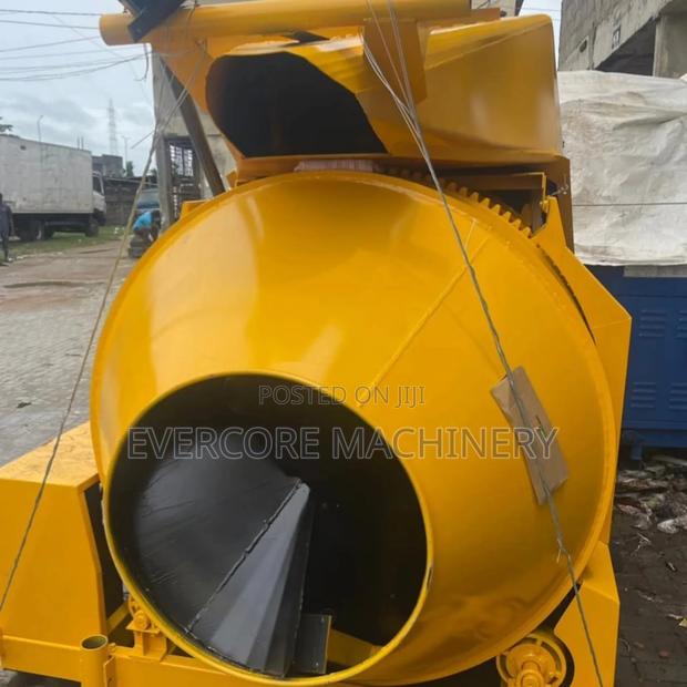 Self-Loading Concrete Mixer 560litres Diesel Powered. - thumbnail 3