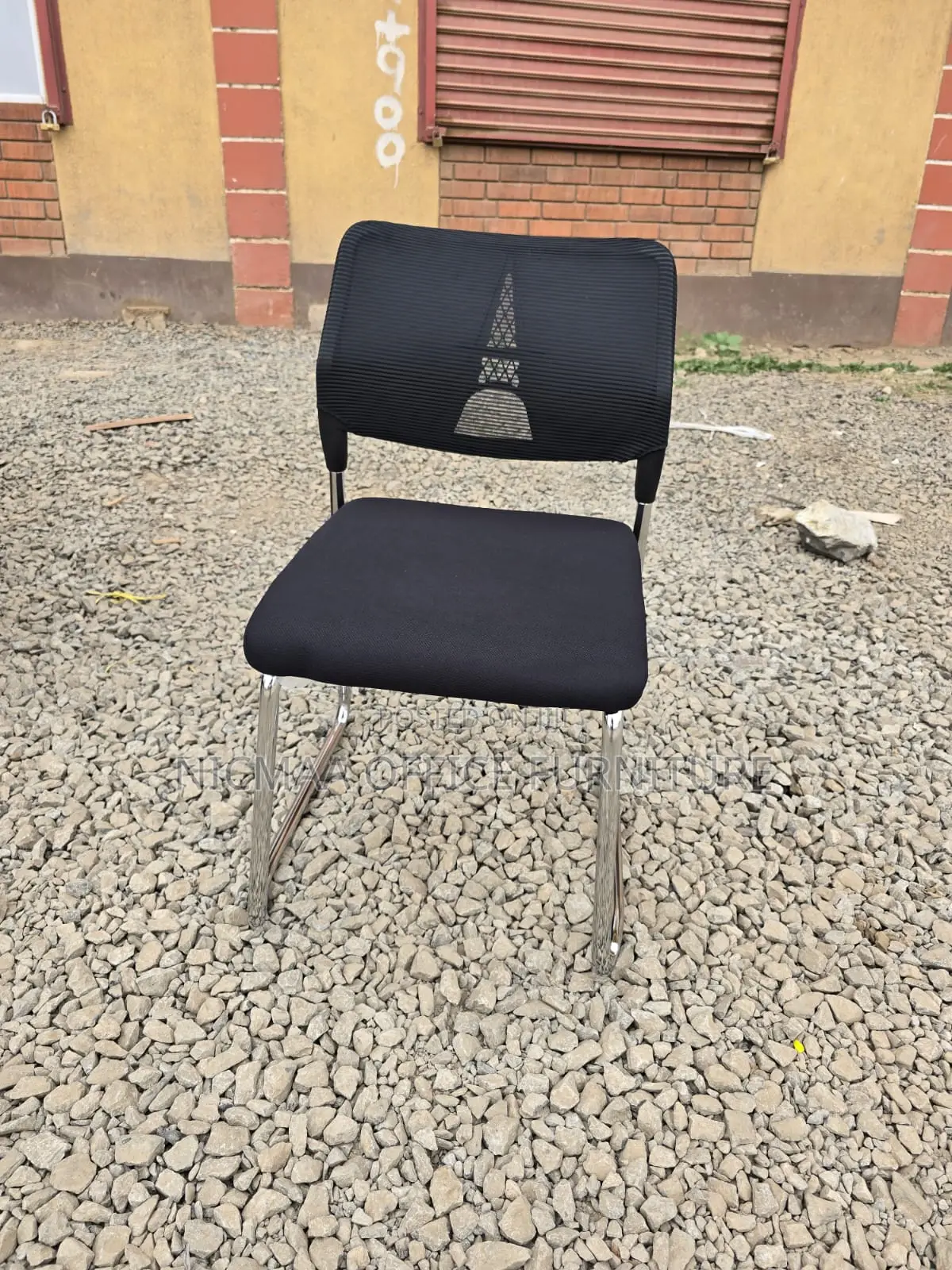 Sleek Comfort for Modern Workspaces Seat