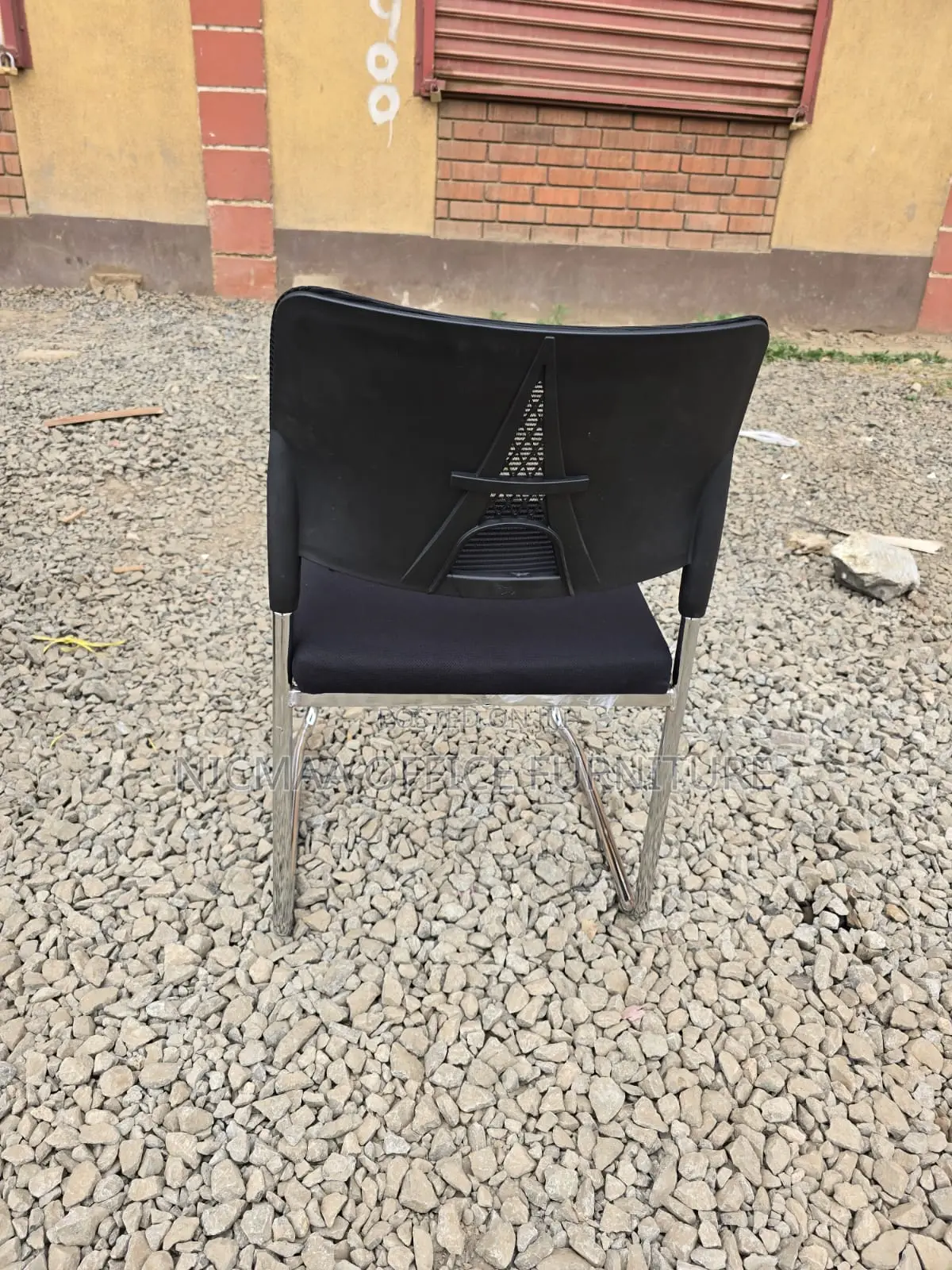Sleek Comfort for Modern Workspaces Seat