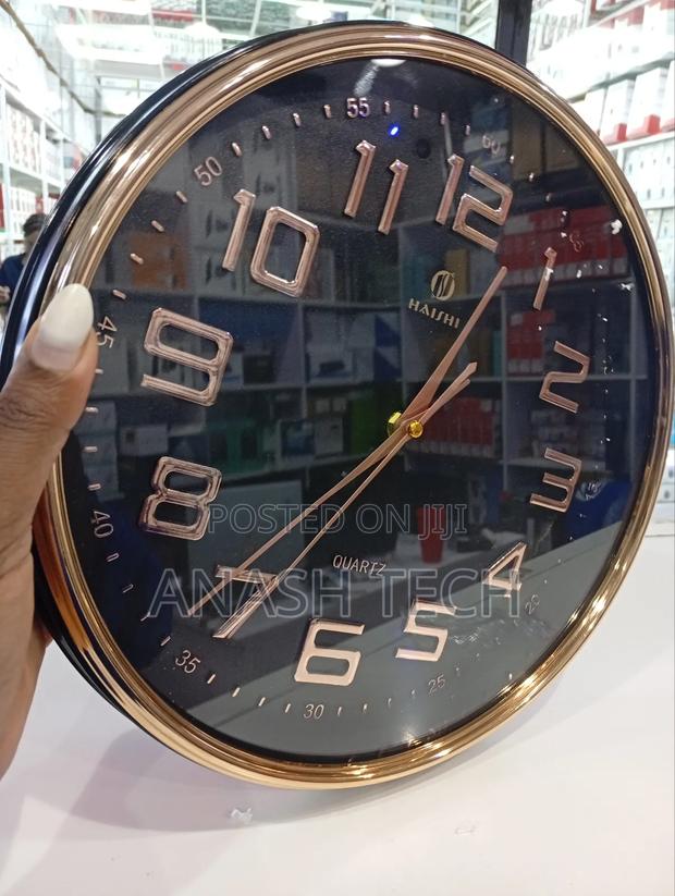 Impressed Wall Clock With 1080p Smart Wireless Wi-Fi Camera - main view