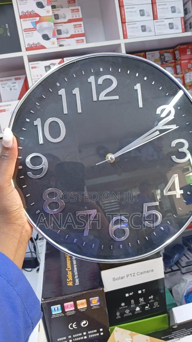 Userble Wall Clock With 1080p Smart Wireless Wi-Fi Camera - main view