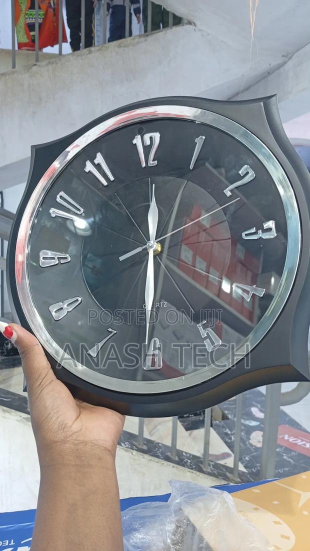 Designed Wall Clock With Pinhole Spy Camera - main view