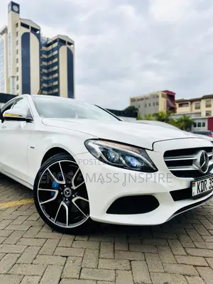 Mercedes-Benz C350 C350e Hybrid RWD 2017 White