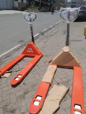 Heavy-Duty Manual Hydrolic Pallet Trucks - thumbnail 2