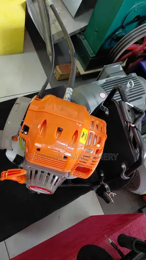 Heavy Duty Backpack 4-Stroke Brushcutter Machine.