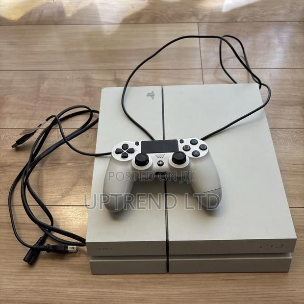 One Pad Playstation , White Ps4 Standard Home Used - main view