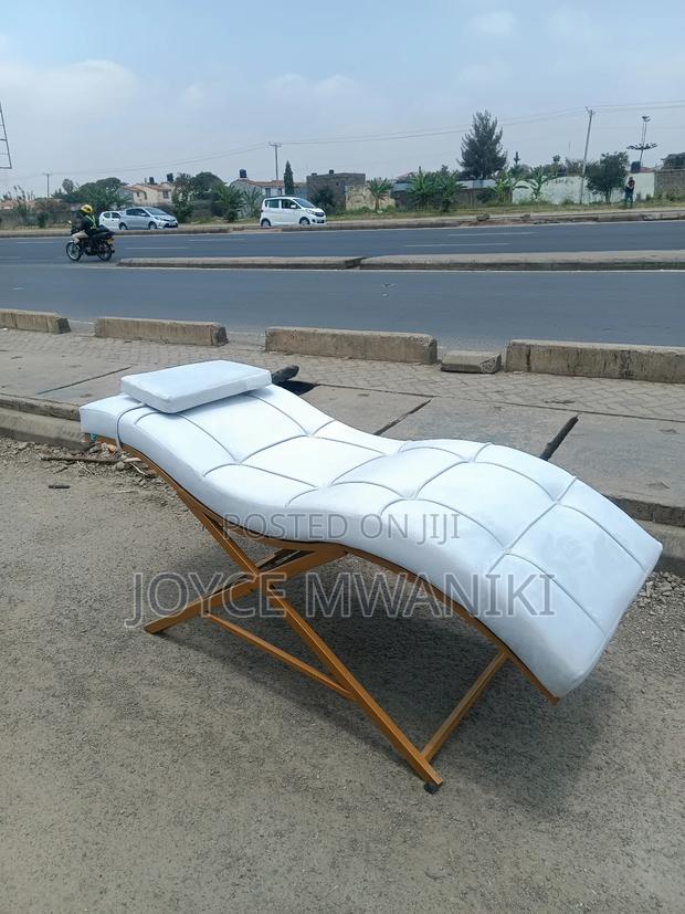 White Lash Bed, With Gold Frame. - main view