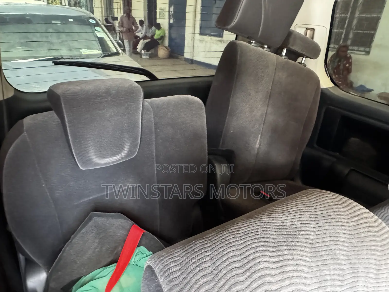Toyota Noah 2.0 158hp FWD (7 Seater) 2013 Gray