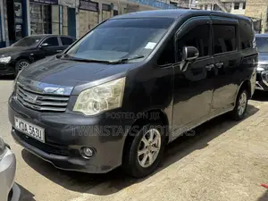 Toyota Noah 2.0 158hp FWD (7 Seater) 2013 Gray