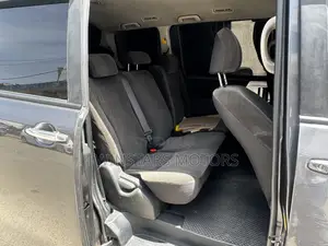 Toyota Noah 2.0 158hp FWD (7 Seater) 2013 Gray
