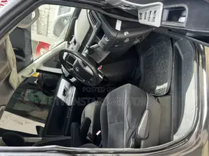 Toyota Noah 2.0 158hp FWD (7 Seater) 2013 Gray