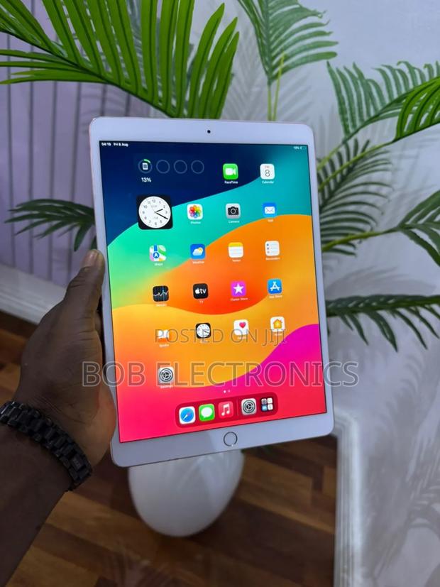 Apple iPad 10.2 (2020) 128 GB Silver - main view