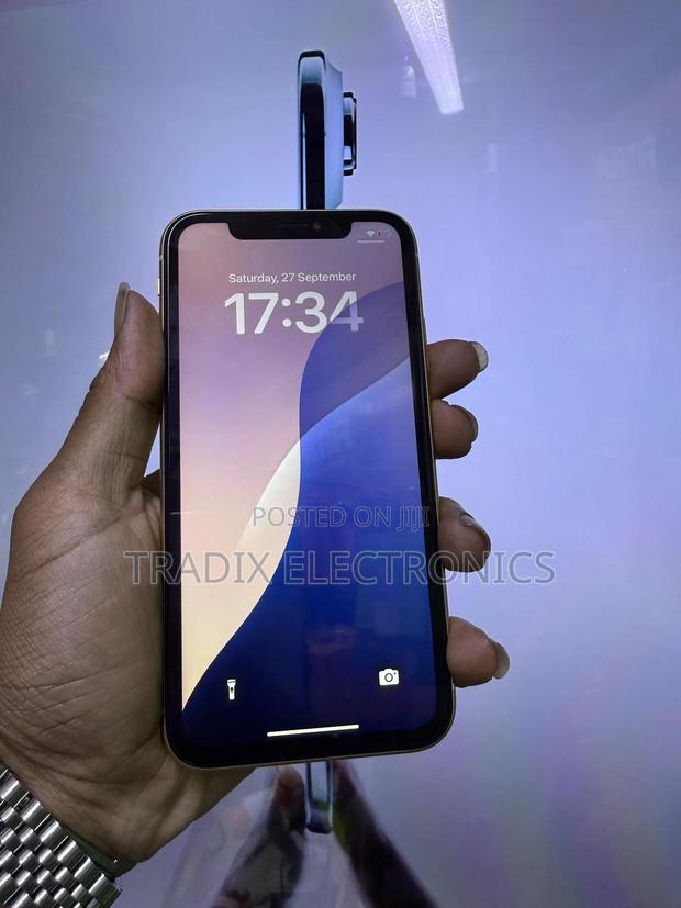 Apple iPhone XR 64 GB Yellow