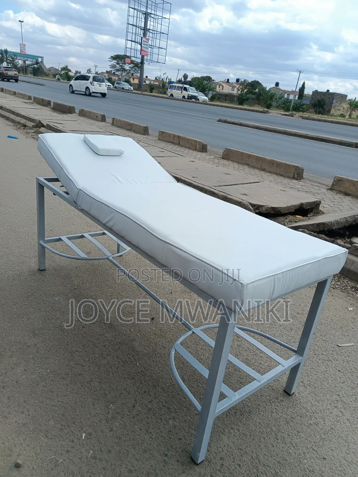 White Plain Massage Bed With Waterproof Cover