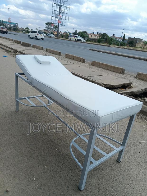 White Plain Massage Bed With Waterproof Cover