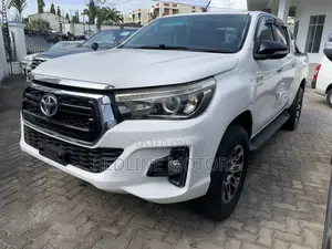 Toyota Hilux SR5 4x4 2018 White
