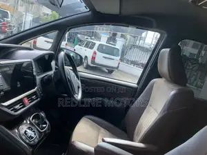 Toyota Esquire 1.8 FWD Hybrid (7 seater) 2018 Black