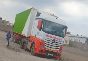 Boxbody/Flatbed Trailers Accessible for Jobs