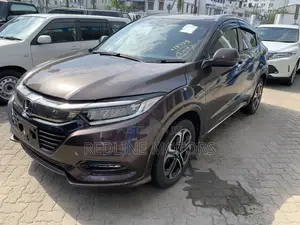Honda Vezel 2018 Maroon