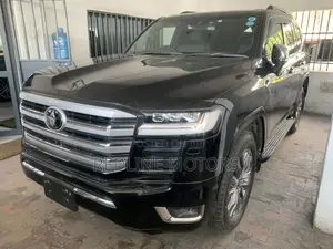Toyota Land Cruiser LC300 2023 Black