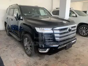Toyota Land Cruiser LC300 2023 Black