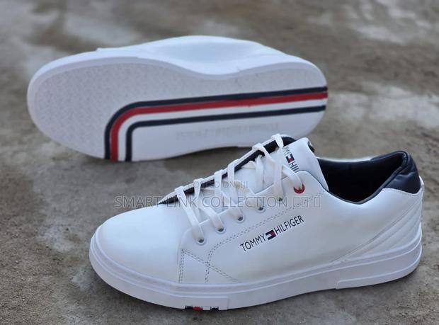 Tommy Flat Casual