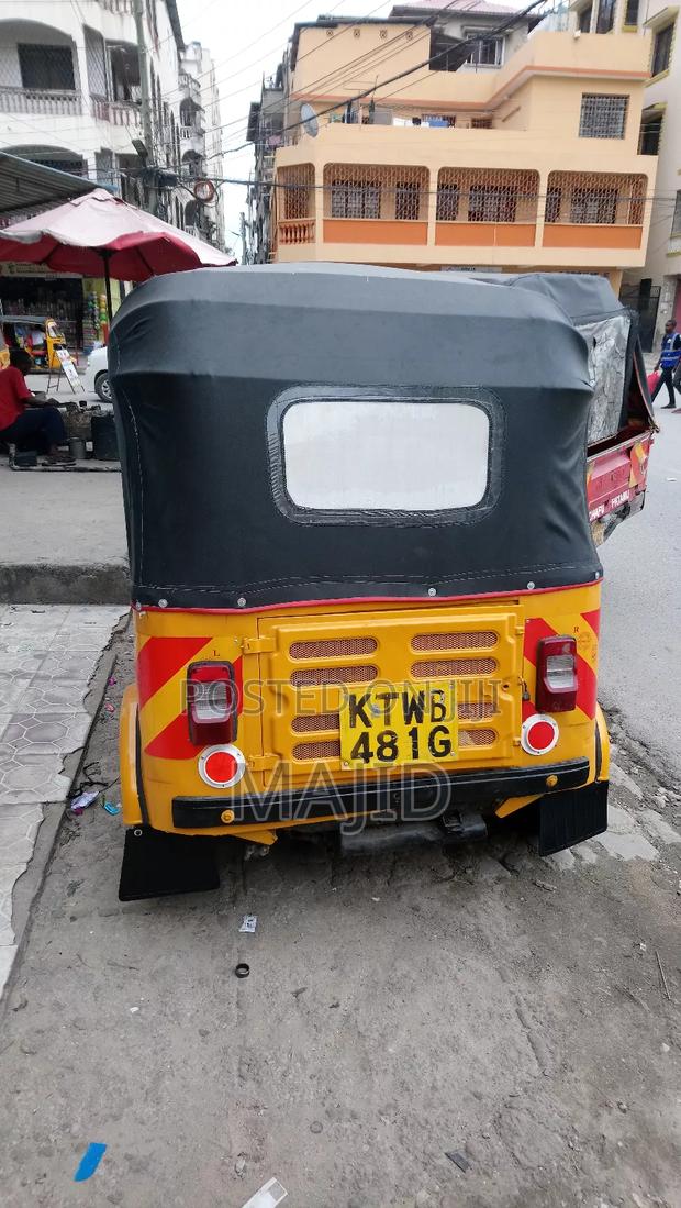 Bajaj RE 2019 Yellow - thumbnail 2