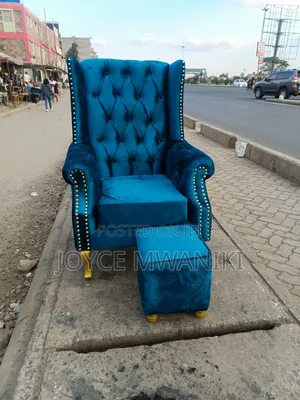 Pedicure Single and a Pouf 