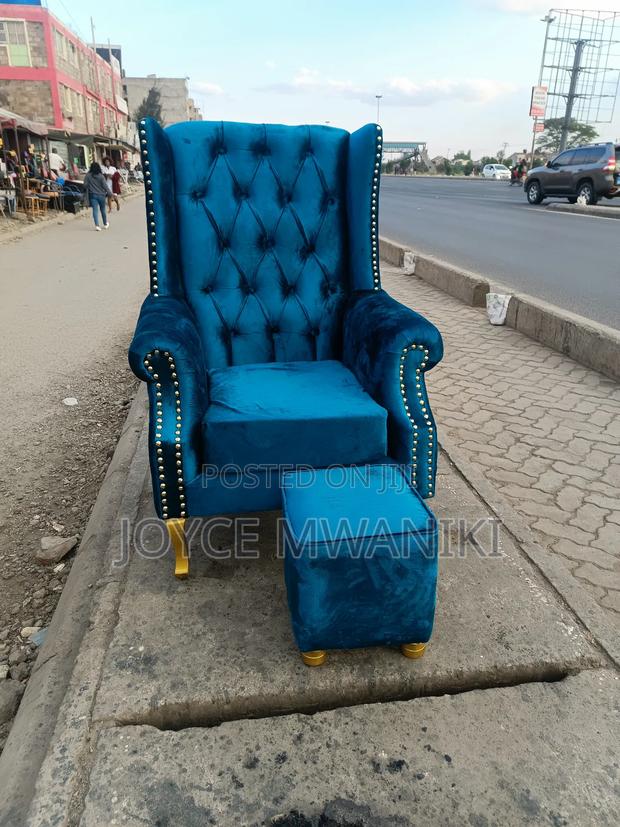 Pedicure Single and a Pouf 