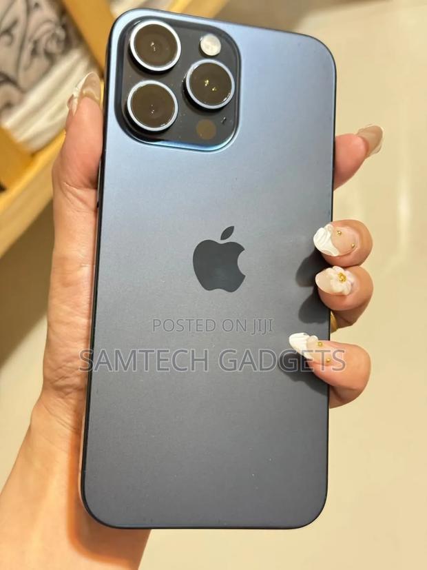 Apple iPhone 15 Pro Max 256 GB Blue - main view