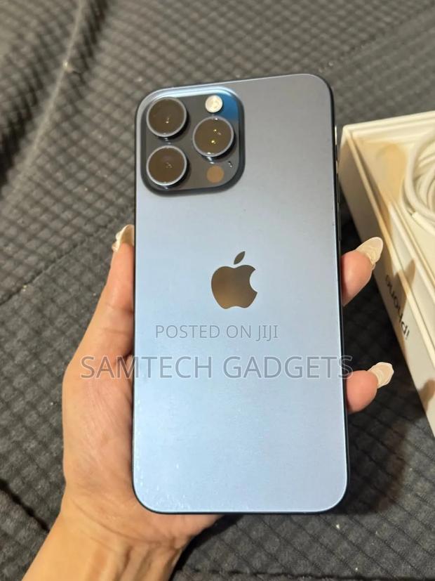 Apple iPhone 15 Pro Max 256 GB Blue - thumbnail 3