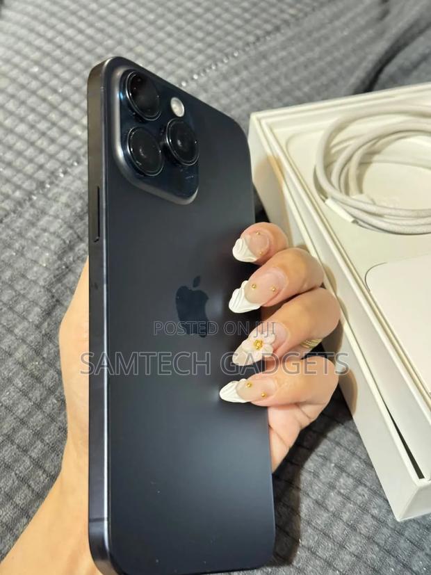 Apple iPhone 15 Pro Max 256 GB Blue - thumbnail 4