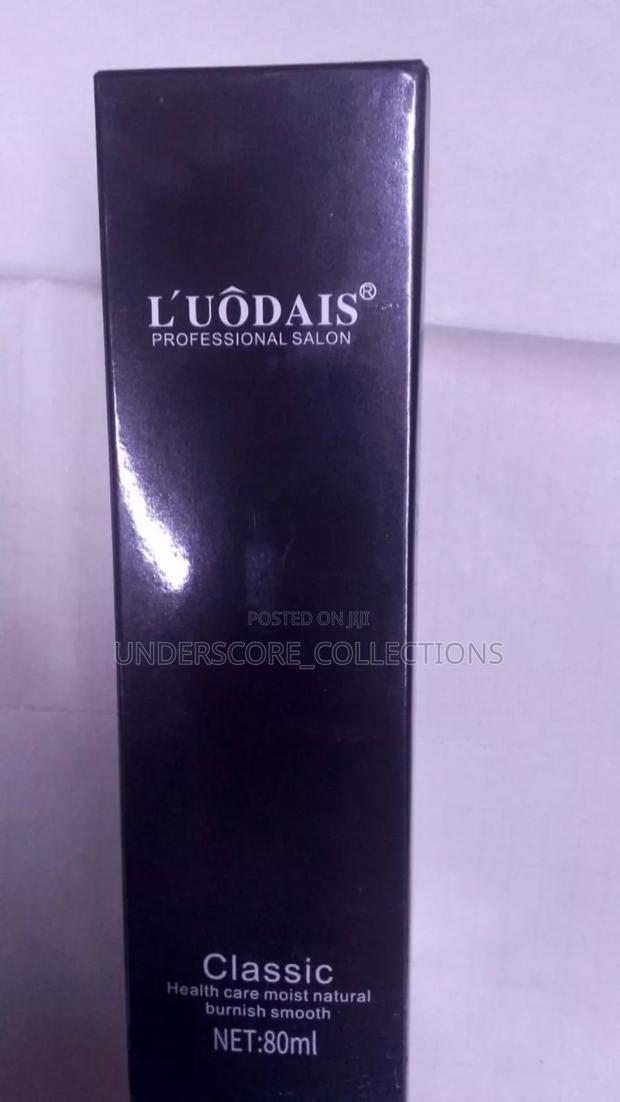 Wig Serum for a Shiny Wig