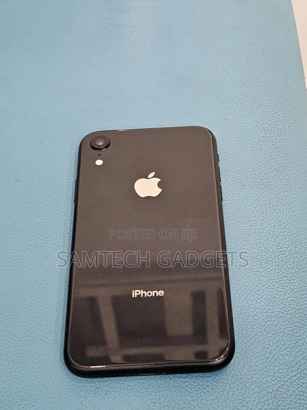 Apple iPhone 11 128 GB Black - main view