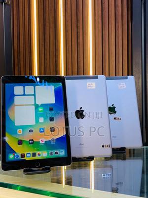 Apple iPad Pro 9.7 (2016) 32 GB Gray - thumbnail 2