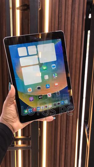 Apple iPad 9.7 128 GB Gray - thumbnail 2