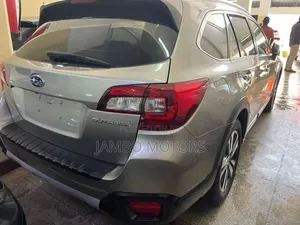 Subaru Outback 2.5i Premium AWD 2019 Gold