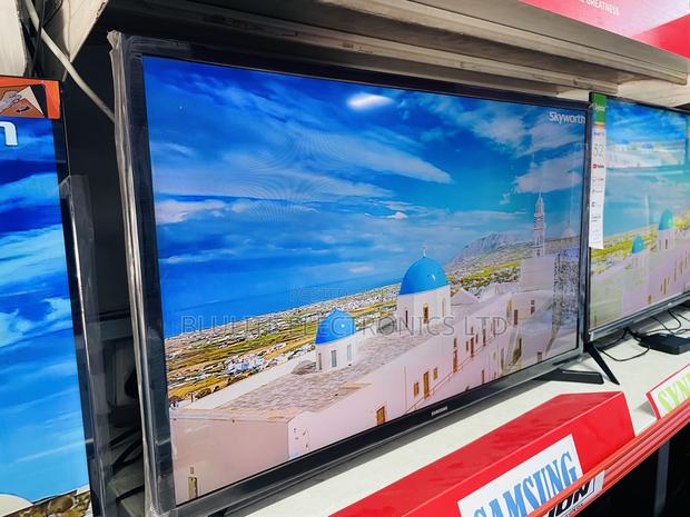 Samsung 32” Smartt Tv - main view
