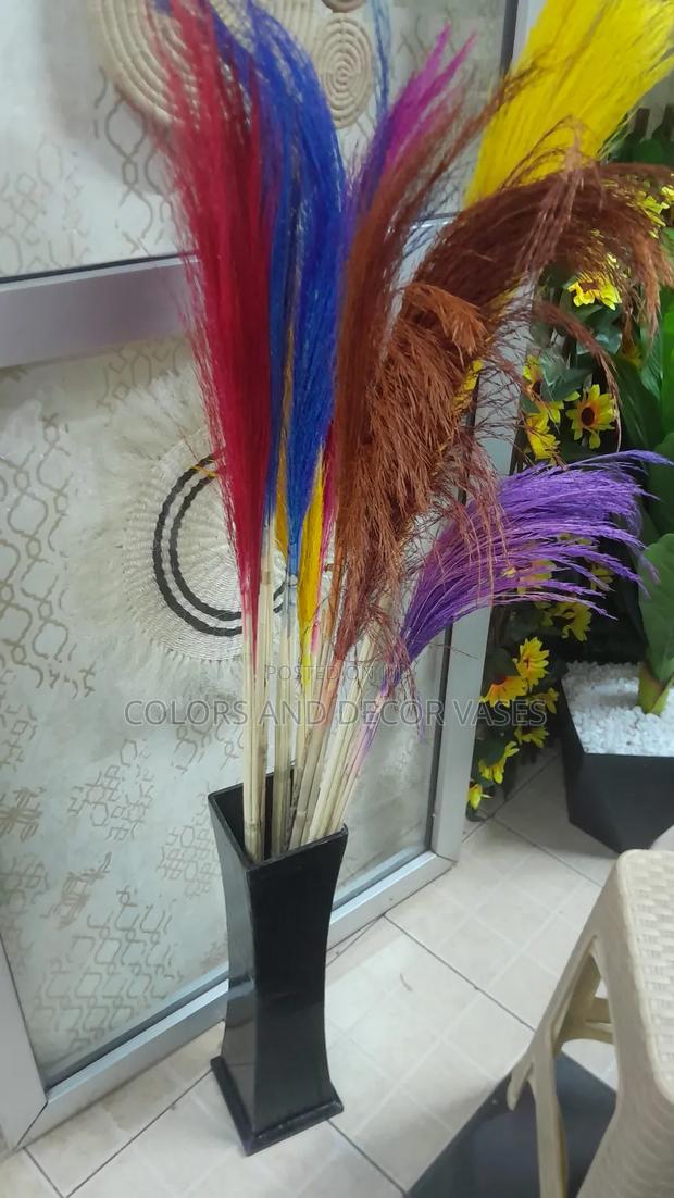 Long Colored Pampas in Black Vase - thumbnail 3