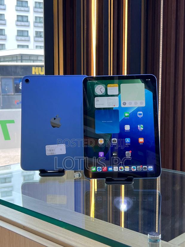 Apple iPad Pro 11 (2024) 128 GB Blue - main view