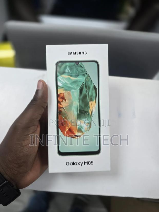 New Samsung Galaxy M05 64 GB Black