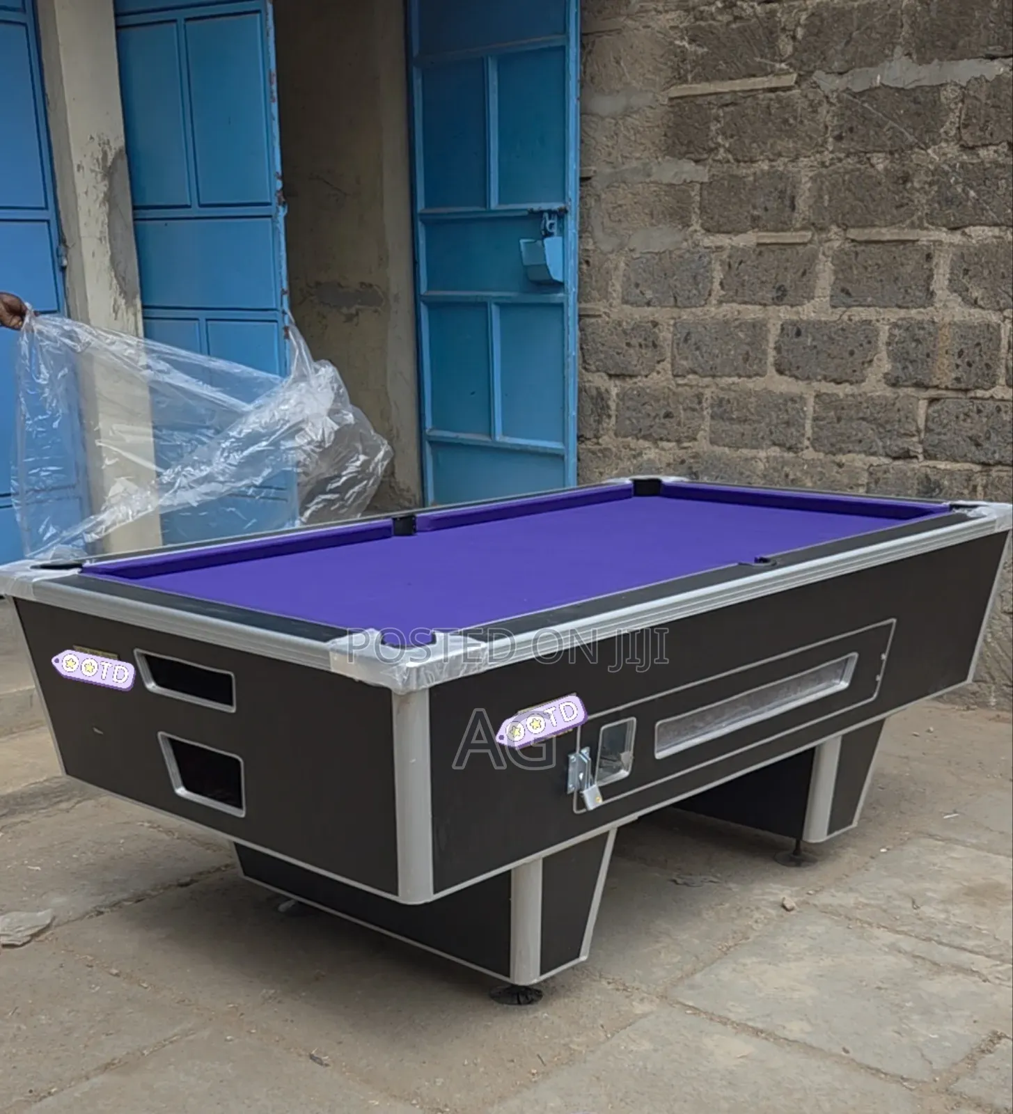 Pool Table for Party Goers , Marble Top Navy Blue Pool Table Cloth