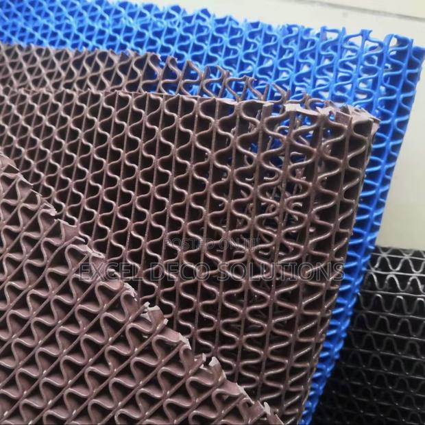 Anti-Slip S Mat – Safe Flooring for Wet Areas