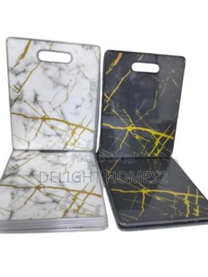 Marble Rectangle Chopping Board_man - thumbnail 2