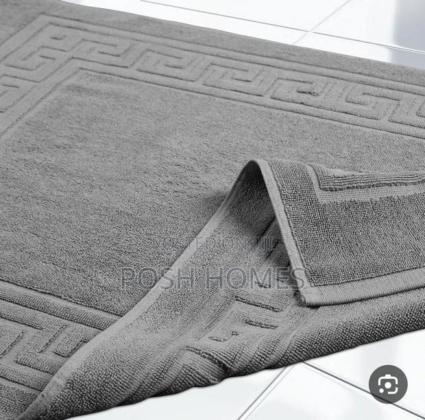Cotton Heavy Bathmat White - main view