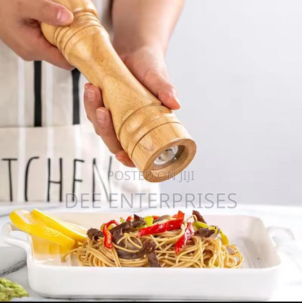 Wooden Portable Spice/Pepper Grinder