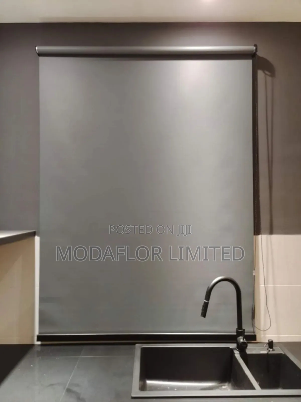 Elegant Blackout Roller Blinds – Easy to Clean, Stylish Durable